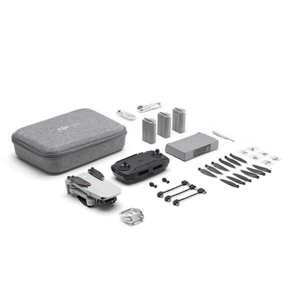 DJI Mini SE omogućava početnicima da lete i dobiju jedinstvenu vizuelnu perspektivu. Ovaj kompaktni dron Vam pružio vazdušnu platformu za snimanje zapanjujućih slika i video zapisa. Da bi olakšao snimanje uspomena, DJI nudi Quickshots, četiri unapred podešena plana leta koji se mogu aktivirati jednim dodirom. Oni daju profesionalni izgled u holivudskom stilu kratkim filmovima koje možete lako da delite putem društvenih mreža. Kamera sa gimbalom koji stabiliše u 3 ose je sposoban da snima video klipove do 2,7K i fotografije u rezoluciji do 4000 X 3000. Letenje je zamišljeno da bude lako i intuitivno sa vašim pametnim telefonom i uključenim kontrolerom, a aplikacija DJI Fly je tu da vam pomogne sa tutorijalima i pristupom SkyPixel-u: onlajn zajednici pilota.