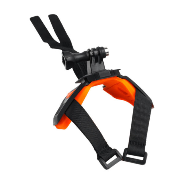 Insta360 Helmet Chin Mount Vam omogućava da snimite POV snimke pune akcije, iz prvog lica dok vozite bicikle, motocikle ili obavljate druge aktivnosti visokog intenziteta koje zahtevaju upotrebu kacige. Dve čičak trake čine da nosač savršeno odgovara full face kacigi bilo koje veličine. Dva šrafa i produžetak za montažu su uključeni kako bi se nosač bezbedno pričvrstio, a sam nosač je presvučen silikonom sa strane na kojoj prijanja na kacigu kako ne bi došlo do klizanja. Dizajn je lagan i jednostavan za instalaciju tako da možete efikasno da snimate na terenu bez brige.