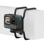 GoPro Gumby je do-it-all nosač koji se koristi za pričvršćivanje vašeg GoPro-a na razne predmete nepravilnog oblika. Isprobajte ga na ogradama, šipkama, gelenderima, granama, ramovima bicikala i još mnogo toga da biste eksperimentisali sa različitim perspektivama. Brzo i lako se postavlja, čvrst je i super fleksibilan.