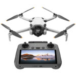 DJI Mini 4 Pro (DJI RC 2) pruža mogućnost letite bezbednije i dalje nego ikada ranije. Značajna unapređenja su napravljena i na senzorima i na dometu u poređenju sa prošlom generacijom.