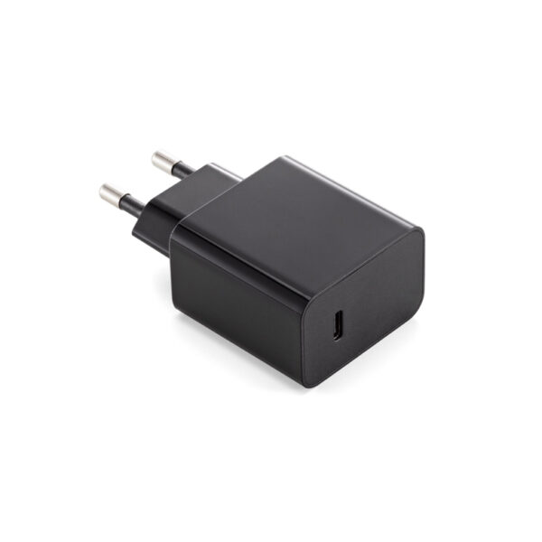DJI 30W USB-C Charger je univerzalni brzi punjač za DJI uređaje. Kompatabilan je sa DJI Mini 4 Pro, DJI Pocket 3, DJI Action 4 i mnogim drugim uređajima.