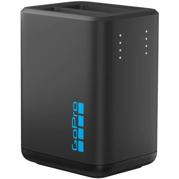 GoPro Hero 13 Enduro Dual Battery Charger je punjač za dve baterije koji dolazi u paketu sa dve Enduro baterije za GoPro Hero 13 Black.