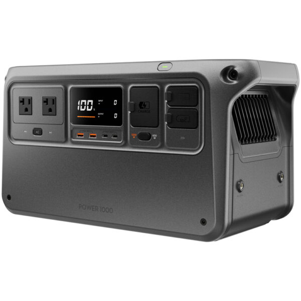 Bilo da ste na terenu ili na odmoru, možete ispuniti sve svoje potrebe za punjenjem pomoću DJI Power 1000 prenosive stanice za punjenje.