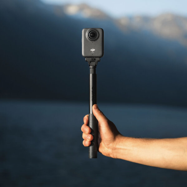 Korišćenje DJI Osmo 360 kamere na selfie štapu
